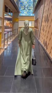 Yalla Dress Gamis Dewasa Viral 2023 Modern Shimmer Model Terbaru Kekinian Simple Elegan Modis Murah