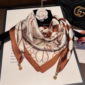 Fashionable Triangular Silk Scarf Womens Spring Autumn 2025 New Magnetic Attraction Multi-functional 70 Square Scarf High-End Feeling Shawl