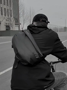 Tas Mens Chest Bag Magnetic Snap Multi-functional Commuter Crossbody Bag Waterproof Messenger Bag