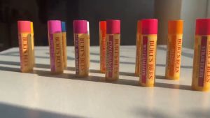 Son Dưỡng Môi Burts Bees 4.25g Hàng Mỹ 100% Tự Nhiên Dưỡng Ẩm Bảo Vệ Chống Nắng
