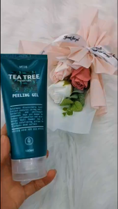 Tẩy da chết trà xanh kháng khuẩn Medb Tea Tree Peeling Gel 100ml. Tẩy da chết làm sạch sâu kháng khuẩn dưỡng ẩm phù hợp cho da dầu và mụn.