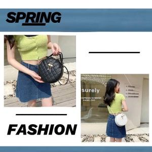 LHShoess สินค้าแนะนำเข้าใหม่พร้อมส่ง กระเป๋าสะพายไหล่ผู้หญิงแฟชั่น สไตล์เกาหลี งานสวย งานดี ทรงกลม ใบเล็กกระทัดรัด สีสวยพร้อมส่งถึง 4 สี ใครกำลังเล็งสีไหนอยุ่ รีบสั่งเลย ก่อนของหมดน้า