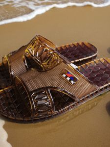 Summer New Mens Crystal Slippers Waterproof Anti-Odor Bathroom Bathing Outdoor Wear Transparent Jelly Bottom Plastic Sandals