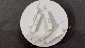 Túi 5 cái điện trở sứ 10W 10R hàng trắng đẹp ( túi 5 cái ).