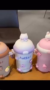 Bình nước trẻ em 510ml họa tiết hoạt hình có dây đeo chéo có ống hút và tặng sticker 3D dễ thương