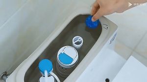 10pcs/30pcs/50pcs Blue Tablet Automatic Toilet Cleaner Toilet Sanitizer Deodorizer Toilet Cleaning Tool