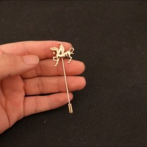 Ghim cài áo nam nữ - Trâm cài áo hình nốt nhạc khóa son QT2070