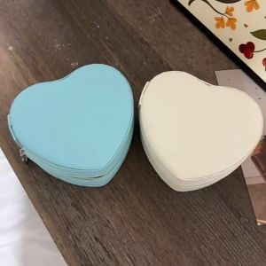 【Ready Stock】Heart shaped PU leather jewelry storage box earrings jewelry storage box portable jewelry box in stock