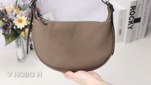 กระเป๋าสะพายข้าง หนังแท้ Me Phenomenon - V Hobo H