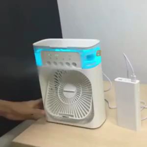 Quạt phun sương để bàn nhỏ gọn Quạt mini để bàn tiện lợi Có 5 vòi phun sương kèm đèn led 7 màu tùy chỉnh Trùm Sỉ Gia Thành