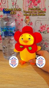 (Rumah Grosir) Gantungan Kunci Boneka Upset Duck Bunga Bebek Cute Lampu LED