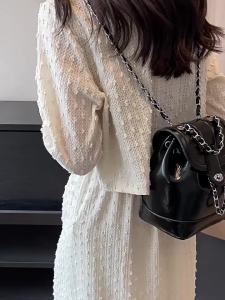 กระเป๋าเป้สะพายหลังสำหรับสาวๆ ins การเดินทาง 2024 ใหม่สไตล์ชาแนลโซ่ความรู้สึกระดับไฮเอนด์กระเป๋าเป้สะพายหลังแมทช์ง่าย