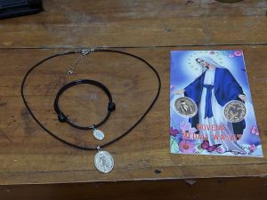 PAKET HEMAT LEMBARAN NOVENA MEDALI WASIAT GELANG DAN KALUNG LIONTIN MEDALI WASIAT BUNDA MARIA