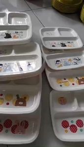 Khay Ăn Konbini Chia 3 Ngăn Hình Thú Cho Bé