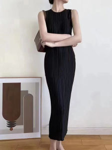 Casual Summer New Japanese Style Pleated Sleeveless Vest Dress round Neck Slim Straight Long Dress Holiday Casual Trendy