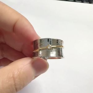 Nhẫn Hai Tông Màu Dành Cho Nữ Huitan Với Đá Cubic Zirconia Sáng Bóng Thiết Kế Hình Học Khảm Hiện Đại Phụ Kiện Trang Sức Đa Năng Đơn Giản Thời Trang Dành Cho Nữ Dành Cho Các Bữa Tiệc