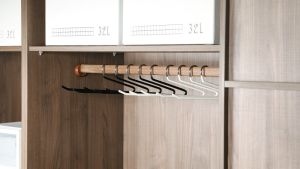 Tawii. 50PCS Set Z Shape Trousers Hanger Dipping Plastic Open End Non-Slip Pants Hanger Easy Storage