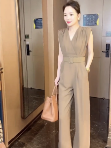 European Goods Popular One-Piece Clothes and Trousers Women 2023 Summer New Fashion Slim fit Slimming Waist Hugging Sleeveless Jumpsuit Fashion