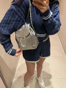 เกาหลีใต้ ดีไซน์ Cardinal Red หนัง กระเป๋าเป้สะพายหลัง Silver Chain Dual Shoulder Bag สไตล์ลำลอง Pure  กระเป๋าเป้สะพายหลังหนังวัว