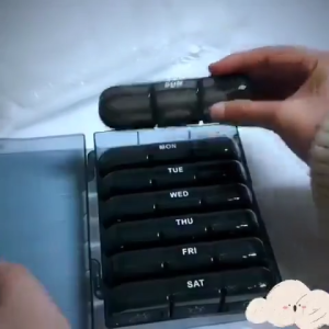7 Day Pill Organizer 3 Times a Day 21 Compartments Moisture-Proof Pill Organizer Box Storage Box