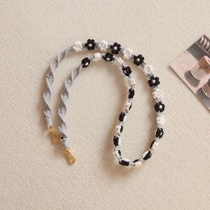 Handcrafted Woven Pearl Daisy Purse Strap Crossbody Backpack Strap Phone Lanyard Handheld Keychain Flower Shaped Bag Accessory