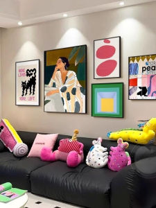 ภาพตกแต่งห้องนั่งเล่นสไตล์ยุโรปเหนือ ภาพฝังผ้าลายเรขาคณิต ภาพพื้นหลังโซฟา ภาพวาดผสมหลายภาพ ภาพวาดอิสระ