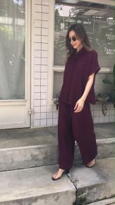 set 2 ชิ้น >>เสื้อ+กางเกง ผ้าลินินสลาฟ Linen slav set   เสื้อดีเทลเป็นคอ ปก แขนสั้น แต่งกระดุมหน้า แมทช์  กับกางเกงขายาวทรงกระบอก เย็บแต่งขอบเอวด้านหลังเป็นขอบยางยืด ยางยืด ทรงสวย ลุคสบายๆ แต่ เก๋ดูดี มีสไตล์เนื้อผ้า นิ่ม ผ้าไม่ยืด ใส่สบาย  แนะนำเลยค่า  F