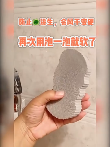 Multi-color bath sponge for washing off dirt and grime