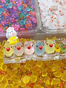 Bestella✨Liontin Boneka Bebek Bercahaya Warna-warni/Kerajinan Kartun Resin/Hiasan Mainan Dekompresi COD