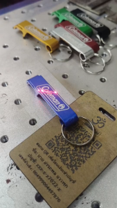 ที่เปิดขวดพวงกุญแจยิงลายเลเซอร์ colman ขนาดเล็ก (พกพาสะดวก มีหลายสี)