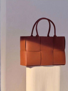 Trendy Large Capacity Leather Woven Tote Bag Womens Handbag Soft Handle Casual Style Fashionable Design 2023 New Arrival