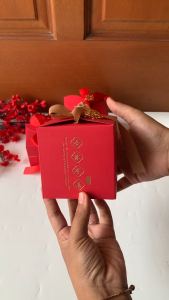 BD 1 SET Kotak Souvenir Pernikahan / Bentuk Kotak Pita Emas dan Merah Pin Suangxi Pernikahan / Sangjit Termurah Sovenir TERMURAH WED27