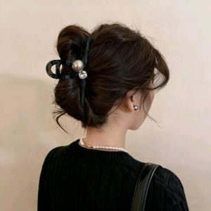 Elegant Black Large Hair Claw Clip for Women Shark Tail Hair Clip Stylish Hair Accessories Suitable for Daily Use And Long Hair