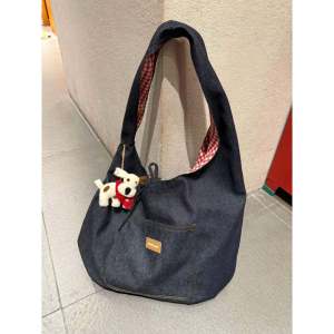 กระเป๋าสะพายข้างผ้าเดนิมลายสก็อตแบบสะพายข้างสองด้านสำหรับผู้หญิง กระเป๋าถือผ้าใบสไตล์อเมริกัน กระเป๋าสะพายข้างหนังสือเดินทางขนาดเล็กสำหรับเดินทาง