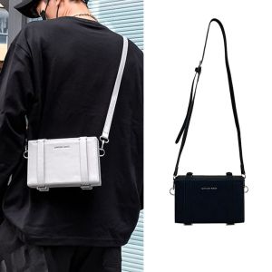 ARCTIC HUNTER กระเป๋าผู้ชาย กระเป๋าสะพาย ผช กระเป๋าสะพายข้างผู้ชาย กระเป๋าสะพาย ผู้ชาย แฟชั่นกระเป๋าสะพายไหล่เดียวบุคลิกภาพกระเป๋าสะพายข้างกระเป๋าสี่เหลี่ยมเล็กกระเป๋าผู้ชายและผู้หญิง