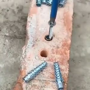 100ชุด ชุดสลักเกลียวสมอขยายติดตั้งง่าย / สกรูเหล็กคาร์บอนและหลอดสําหรับแผงผนัง / งานศิลปะตัวยึด3.5ซม.สําหรับการติดตั้งพื้นที่แคบ