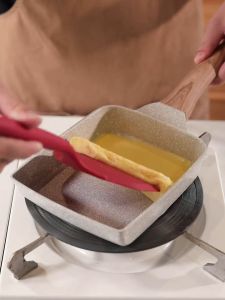 TERBARU !! JAPANESE TAMAGOYAKI PAN Waffle Maker Cetakan kue telur Pan Cream /Pan Anti Lengket