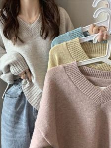 เสื้อสเวตเตอร์คอวีบุขนแกะหนาสำหรับผู้หญิง ทรงหลวม แฟชั่นฤดูใบไม้ร่วง/ฤดูหนาว เสื้อถักแบบสวมหัว ปกติ
