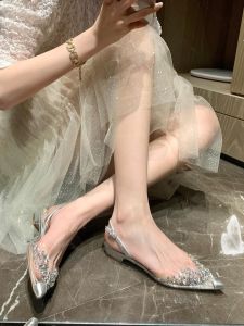 รองเท้าแตะส้นเตี้ยแบบผูกเชือกสุดเซ็กซี่สำหรับผู้หญิงในช่วงฤดูร้อนปี 2023 รองเท้าแตะส้นแบนแบบใสประดับคริสตัลพร้อมสายรัดข้างเดียว