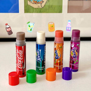 ลิปสแมคเกอร์ เอ็กซ์ โคคา-โคล่า ชุด 4 ชิ้น ลิปบาล์มบำรุงริมฝีปากยาวนาน ของขวัญที่สมบูรณ์แบบสำหรับคนรักโคคา-โคล่า ชุดของขวัญคริสต์มาส