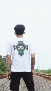 Pewterland T-Shirt Skull Helmet Chopper White Kaos Baju Putih Pria dan Wanita