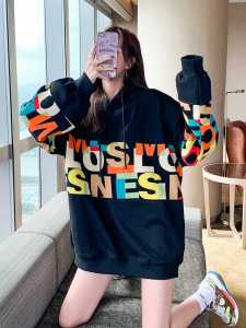 เสื้อสเวตเตอร์ฮู้ดมีฮู้ดแขนยาวลายตัวอักษรแฟชั่นฤดูใบไม้ร่วง/ฤดูหนาวสำหรับผู้หญิง เสื้อคลุมกันหนาวแบบสวมหัวแบบลำลอง