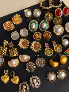 Retro Vintage Fashion Pearl Earrings Womens High-End Feelings Elegant Atmosphere Middle-Aged Style Handmade Geometric Pattern