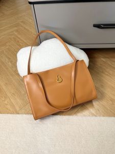 Cowhide single shoulder simple large capacity commuter gourd Tote womens bag half POE Furi square bag