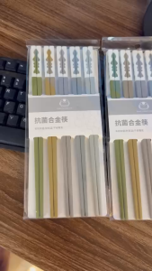 Đũa Cây Thông Vỉ 5 Đôi Chống Ẩm Mốc Kháng Khuẩn Đũa Ăn Nhựa Chống Trượt Chịu Nhiệt Tốt Loại 1