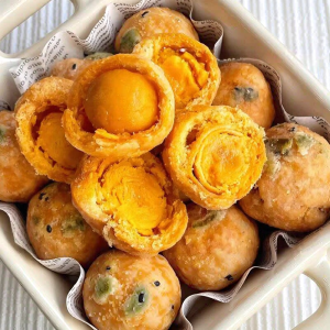 Fresh Handmade Salty Egg Yolk Pastry
