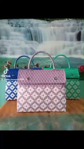 กระเป๋าสานเส้นพลาสติก ทรงจีบแบบถือลาย 12x8 22x20 ชุด สีของเป้าหมายที่ได้รับการรับรองจากผู้ใหญ่