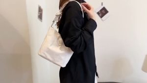 🔥กระเป๋าสะพายไหล่ สไตล์วินเทจคลาสสิค แฟชั่นมา เรียบง่าย แฟชั่นฤดูใบไม้ผลิ ทรงโท้ท สําหรับสตรีข