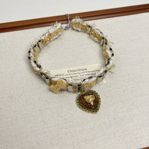 Adorable KT Cat Plush Metal Chain Necklace Womens Fashionable Choker Design Trendy Lockbone Chain Alloy Material Fresh out