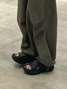 Black Platform Slippers Womens Summer Outwear Beach Seaside Height Increasing Internet Celebrity Shit Feeling Non Slip Stinky Fashion Sandals